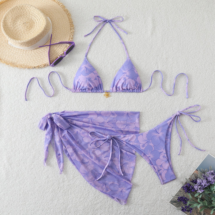 Dame triangle bikini sæt med indpakningsskørt og blomstret design Skovae