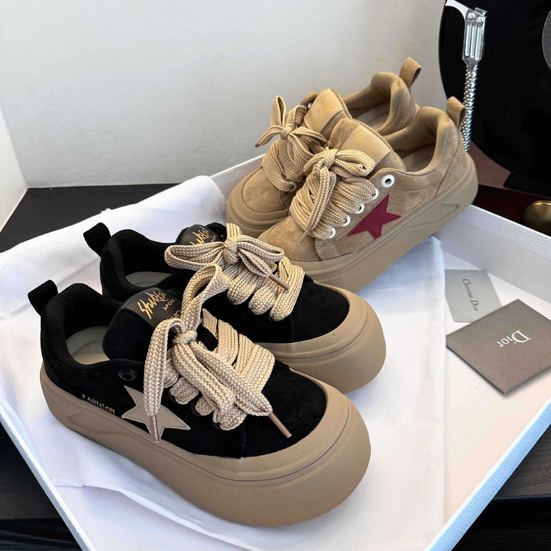 Dame platform sneakers med unikt snøresystem og moderigtigt overmateriale Stilla