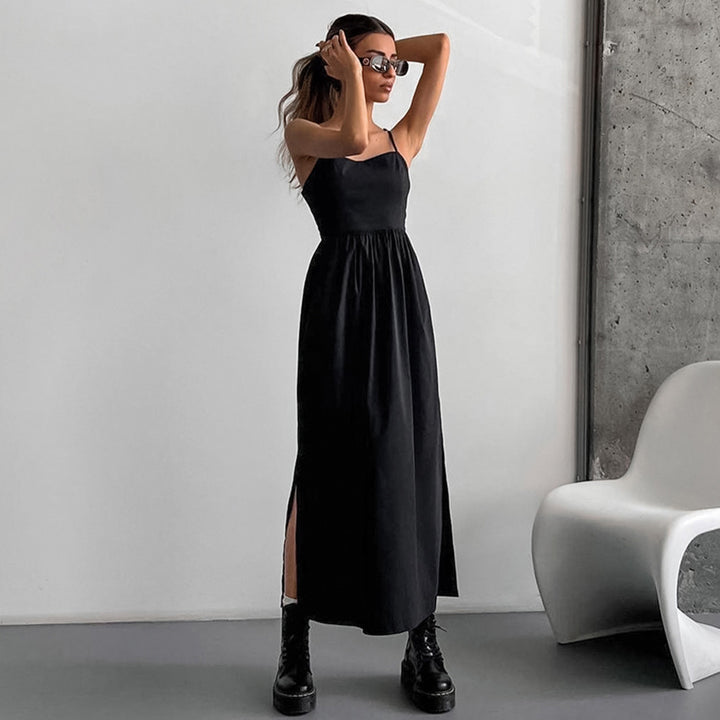 Dame Maxikjole med smal skulderdesign og elegant snit Stilla