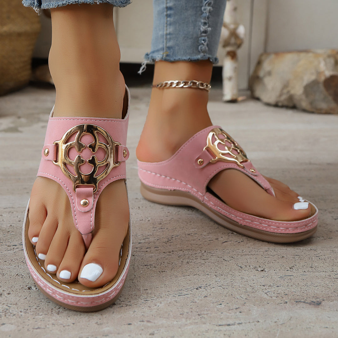 Dame Komfortable Tåflipflops med elegant Metalapplikation Stilla