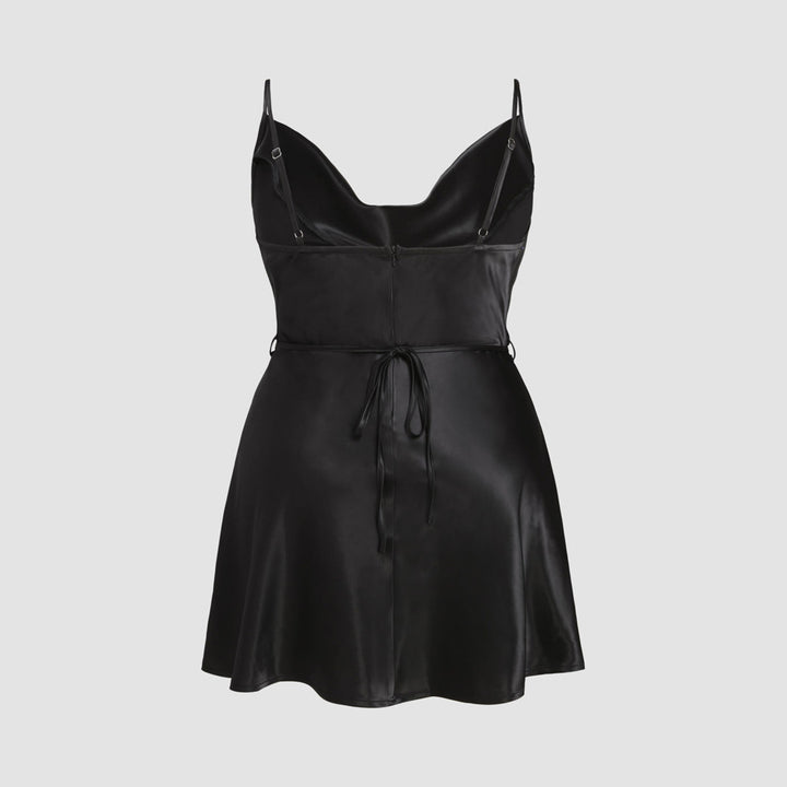 Dame elegant satin kjole med justerbare stropper og taljebånd Skovae