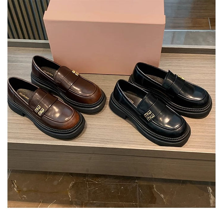 Dame elegante loafers med markant metaldekoration og komfortabel sål Stilla
