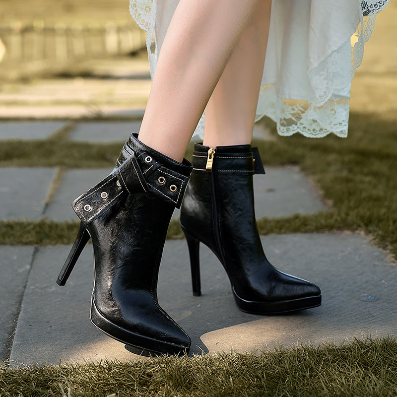 Femme Spids- tå High Heel Støvle med dekorativt Rem-Detalje Stilla
