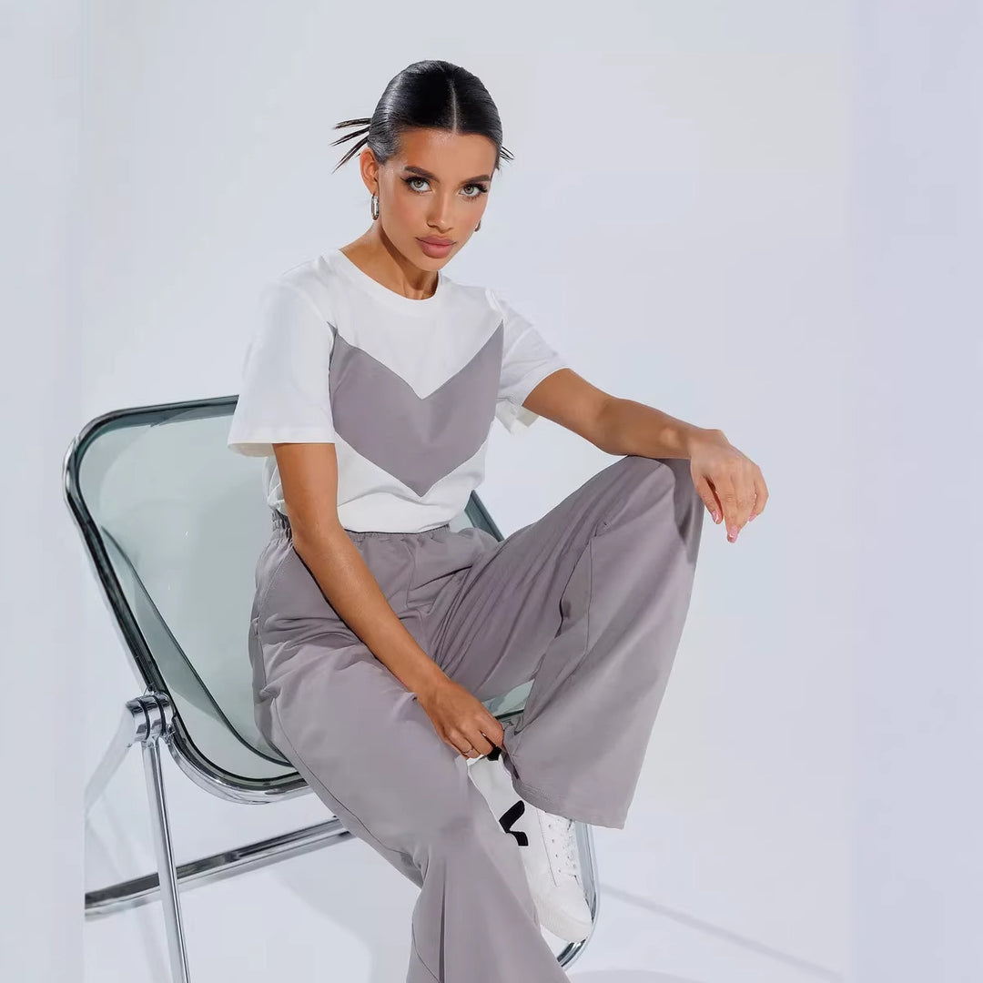 Dame casual T-shirt med moderne farveblok design og let oversized snit
