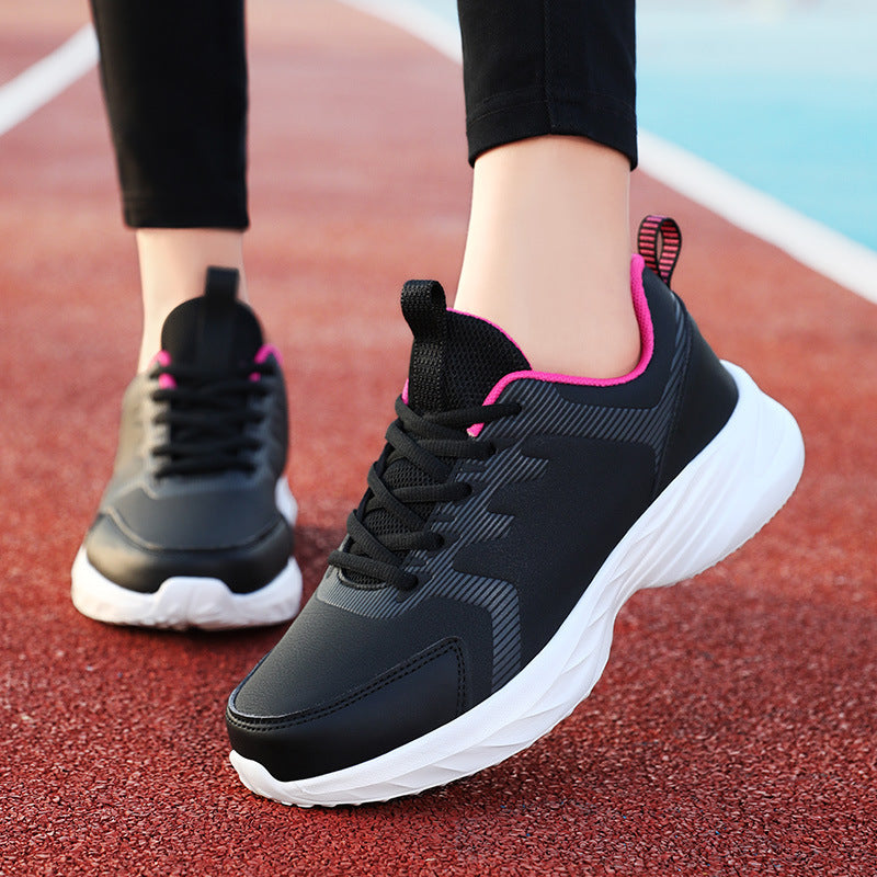 Unisex nan urbane komfort-sneakers med polstret kilehæl, åndbart mesh tunga og robust kunstlæderbelægning Skovae