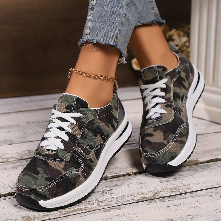 Dame Sporty Sneakers i trendy Camouflage-design Stilla