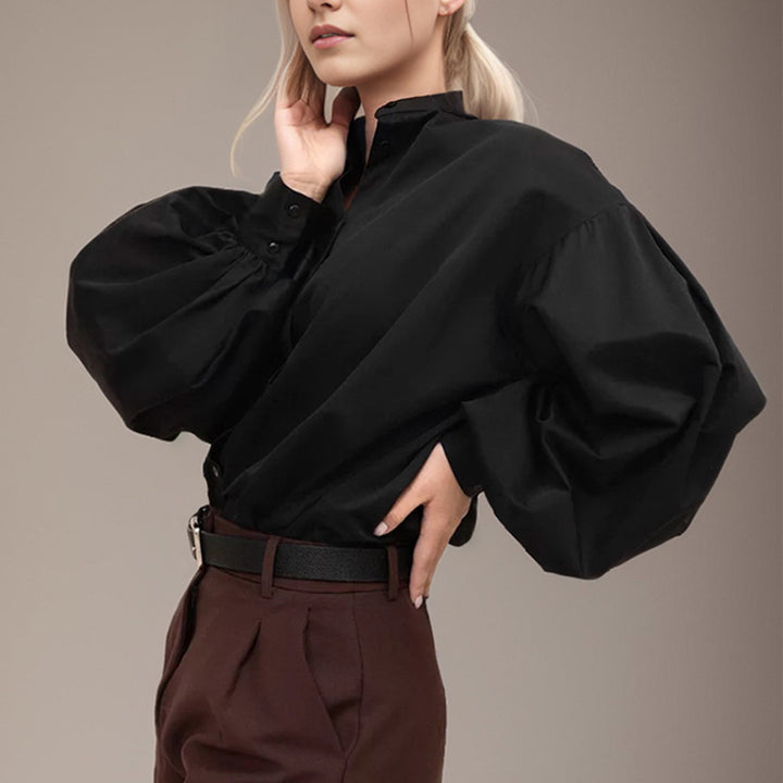 Dame Oversized Skjorte med voluminøse ærmer og moderne krave Stilla