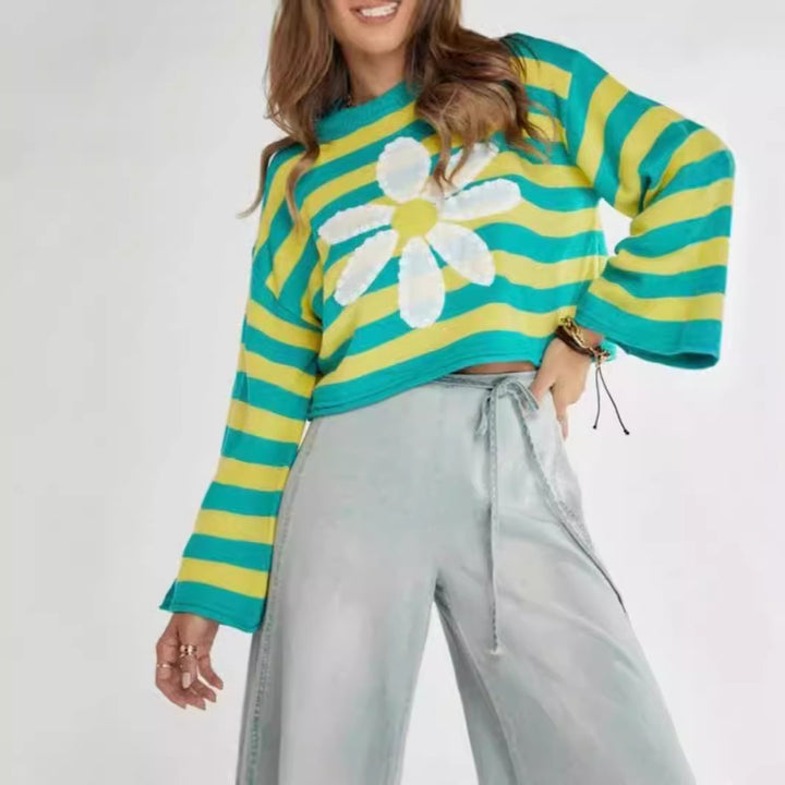 Dame Modish Crop-Sweater med fluffy blomsterdesign og stribet design Stilla