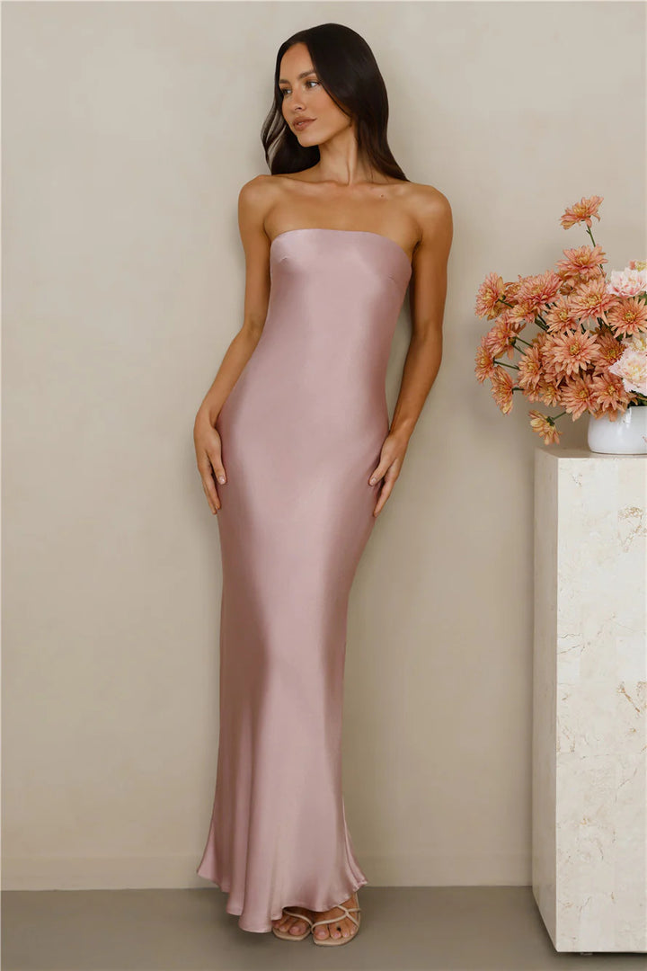 Dame elegante maxi kjoler med bare skuldre lavet af satinstof