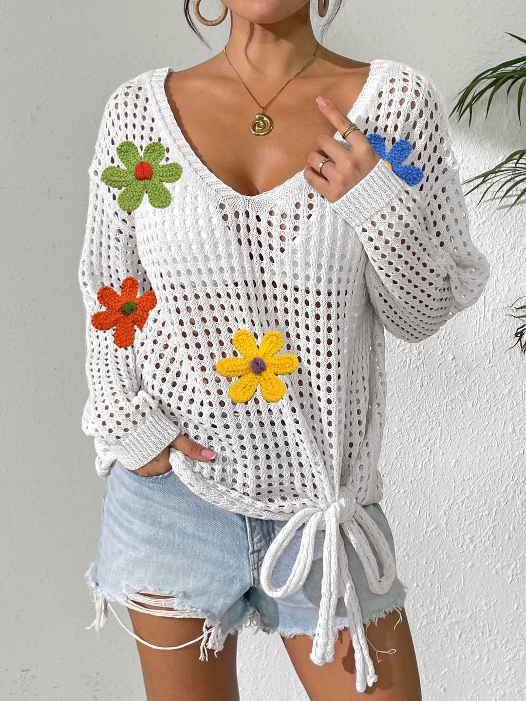 Dame netbluse med glade hæklede blomster og bindebælte Stilla
