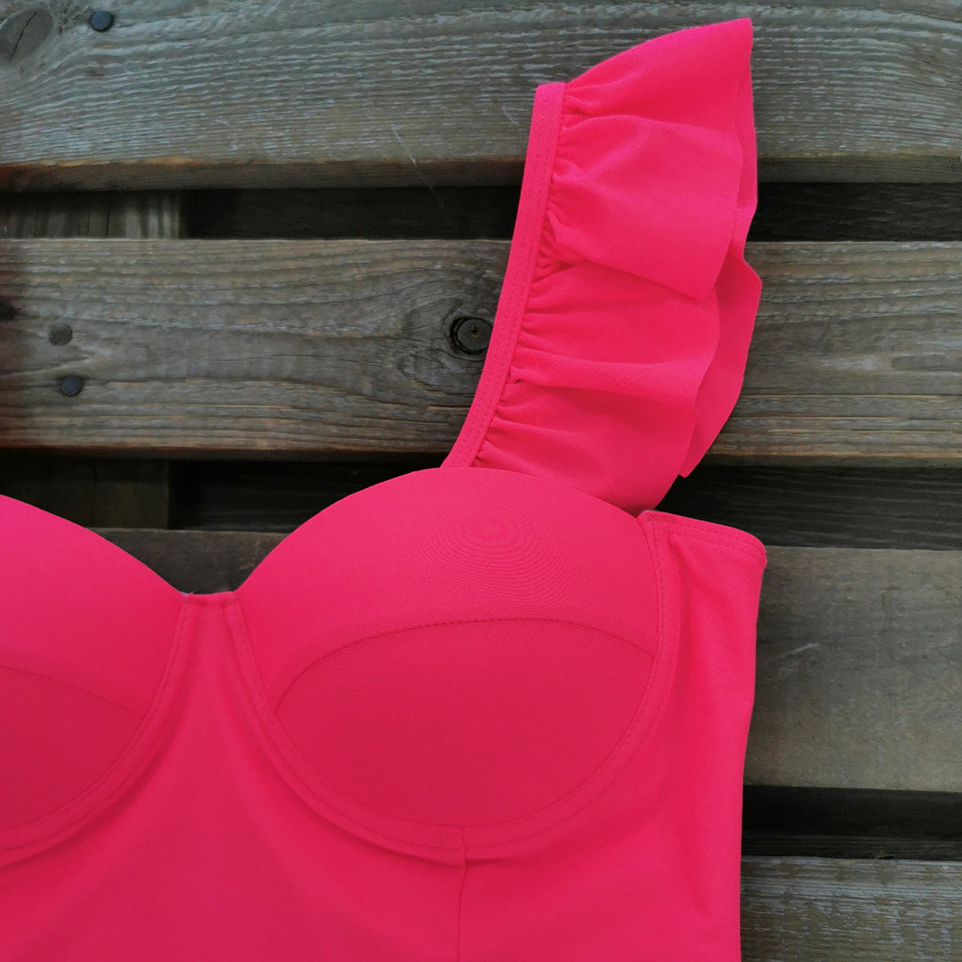 Dame Én-delt Badedragt med voluminøse Ruffleskuldre og elegant Bustier Stilla