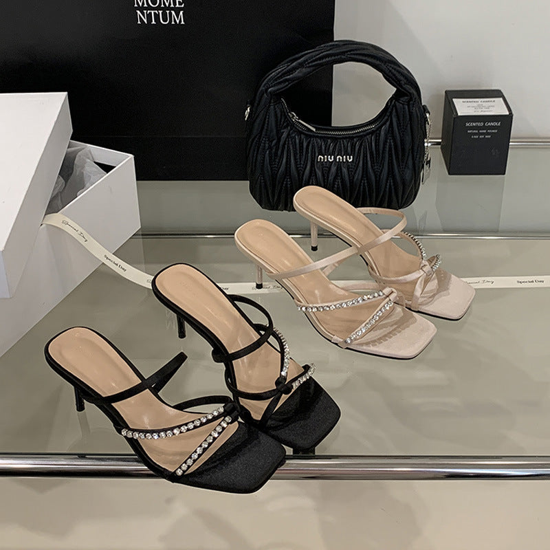 Dame High Heel Sandaler med glitrende strassdetaljer og elegant remdesign Stilla