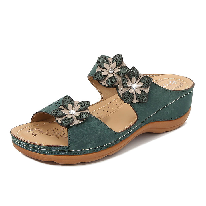 Dame pantoletten med florale accenter og ergonomisk design Stilla