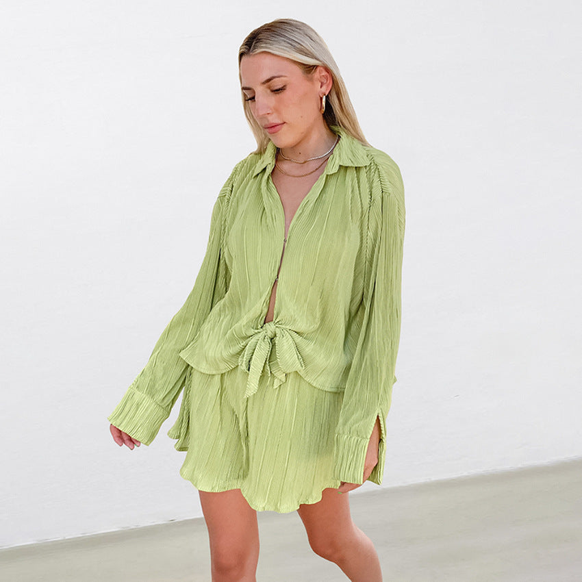 Dame Plissé-skjorte og shorts ensemble med moderne slipselukning Stilla