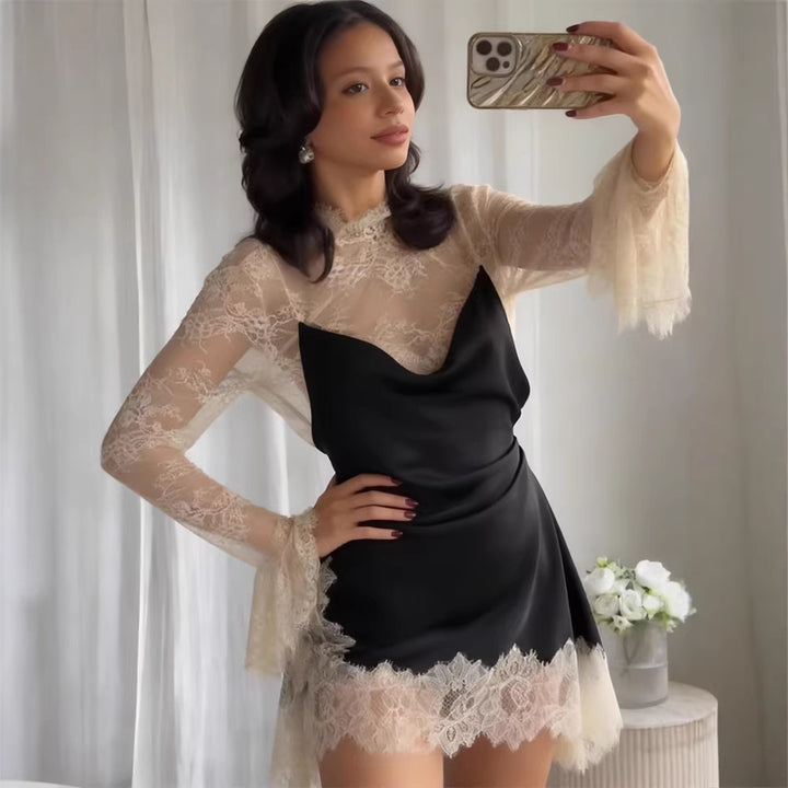 Kvinders chiffon aftenkjole med elegante blonde detaljer og flydende ærmer