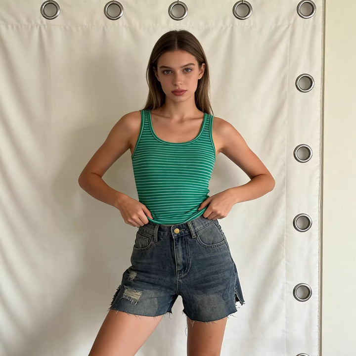 Dame casual jeans shorts med frynsede kanter og sidelæg Skovae