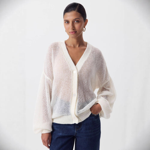 Kvinders afslappede strikket cardigan med fint blondermønster og elegant V-hals Stilla