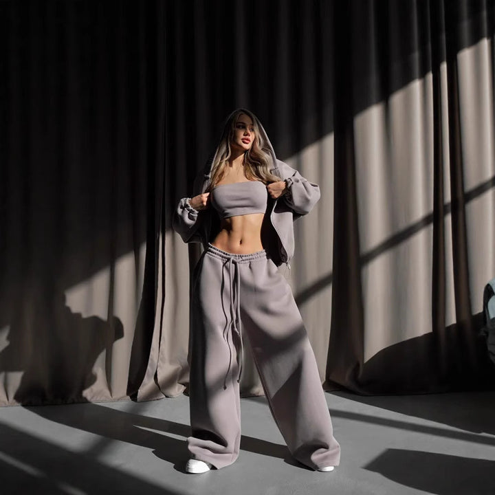 Kvindernes sporty cropped hoodie med innovativ finish Skovae