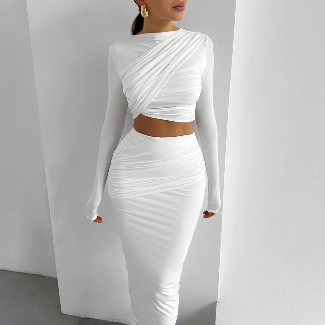 Dame Elegant og tætsiddende crop-top med lang nederdel og raffinerede rynkeelementer Stilla