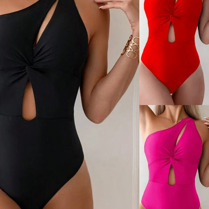 Dame enveloppér-badesuit med asymmetrisk snit og elegante cut-outs Stilla
