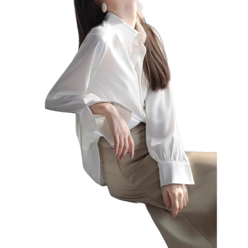 Dame elegant, flydende bluse med ædel satin-finish og raffinerede pufærmer Stilla