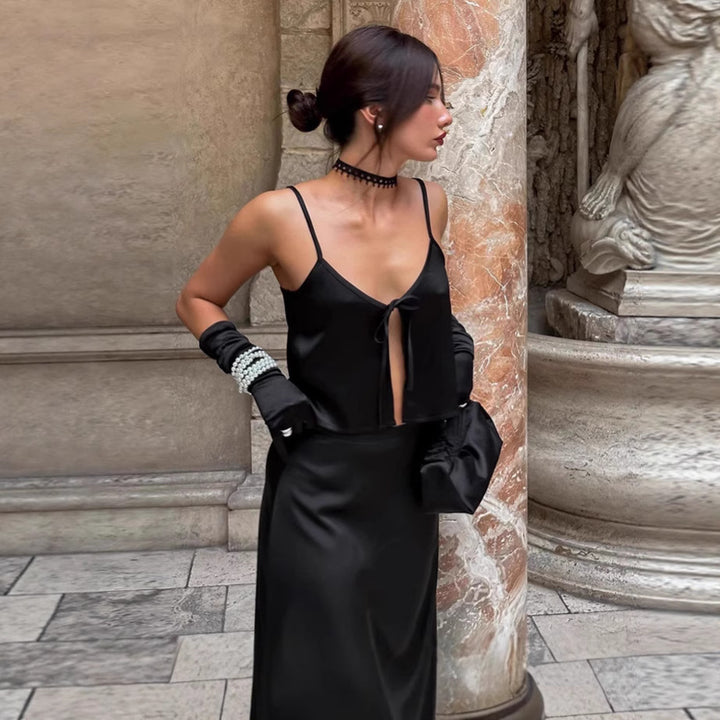 Dame Elegant aftenkjole med dyb udskæring og chiffon-overlay Stilla