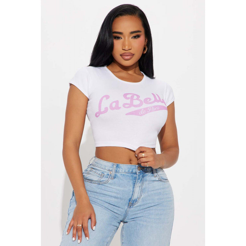 Dame cropped T-shirt med moderne tryk og tætsiddende snit Skovae