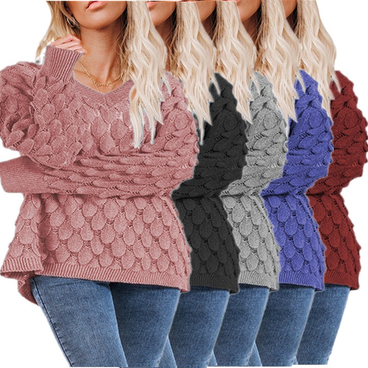 Kvinders chunky strikket sweater med skulpturel bølgemønster og V-hals Stilla
