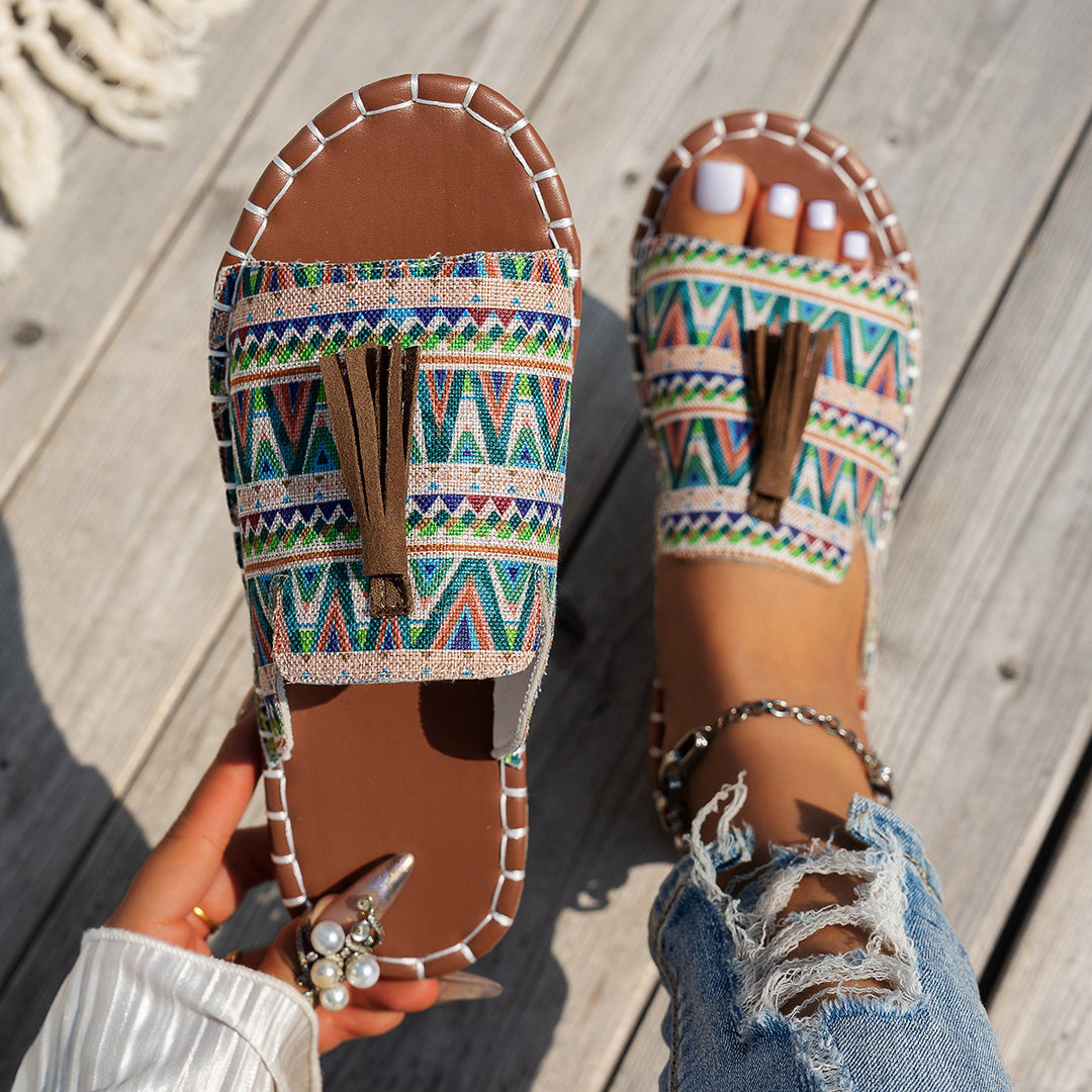 Dame slide-sandaler med farverigt vævdesign og fashionable kvaster Stilla