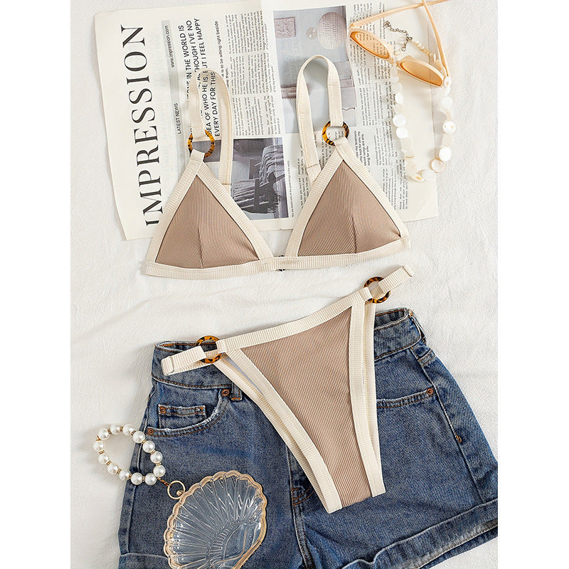 Dame Triangel-Bikini med elegante stropper og detaljeret design Skovae