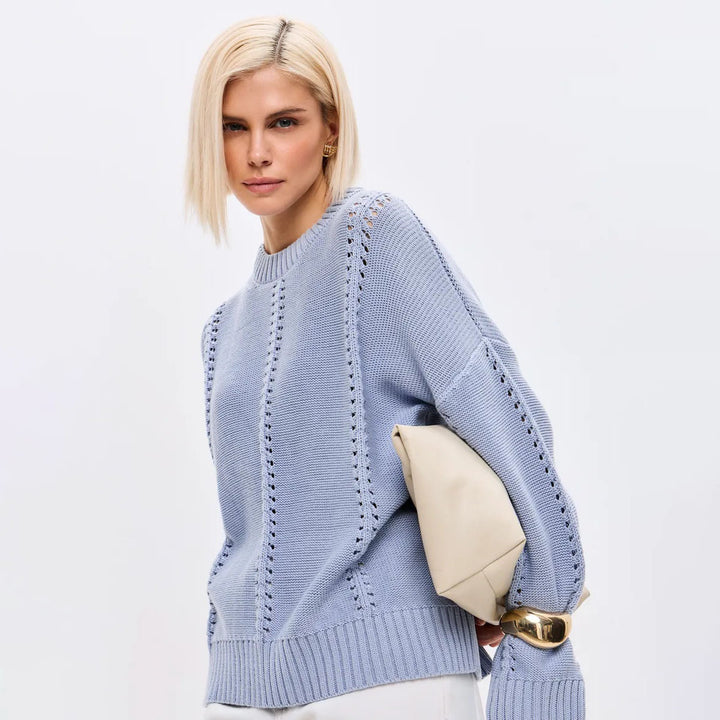 Kvindernes afslappede strikket sweater med fint blondermønster og brede manchetter Stilla