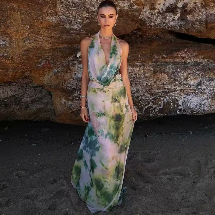 Femme Elegantes Maxi-kjole med dyb V-hals og flydende silhuet Stilla