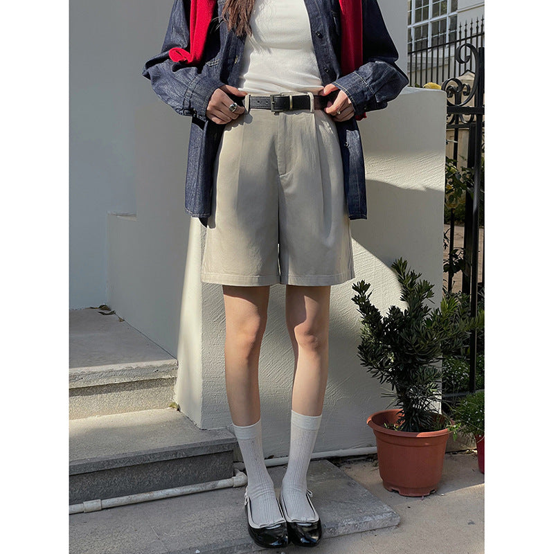 Dame elegante High-Waist shorts med tætsiddende snit og praktiske lommer Stilla