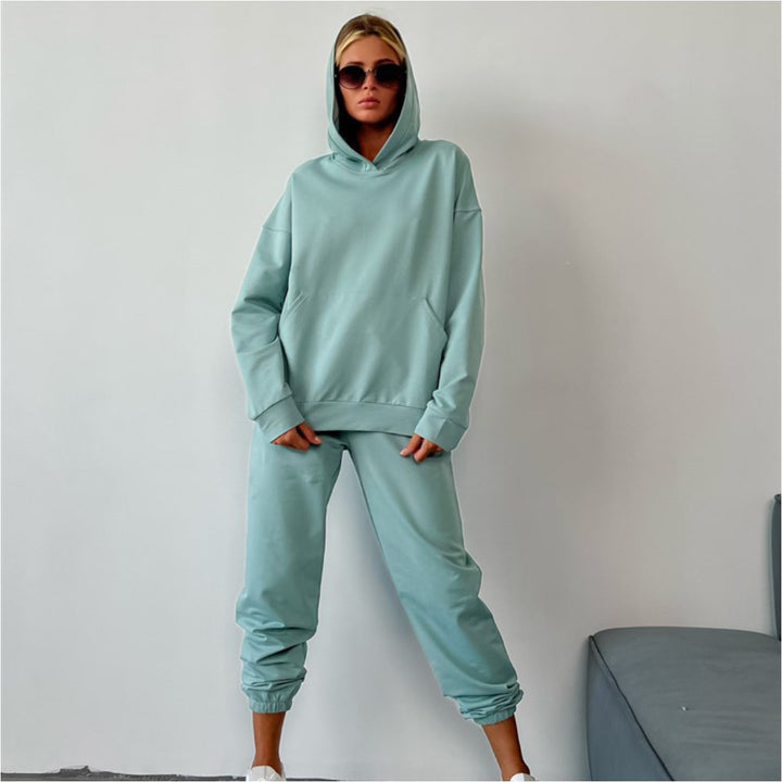 Kvinders sporty hoodie sæt lavet af blød bomuldsblanding med praktiske lommer