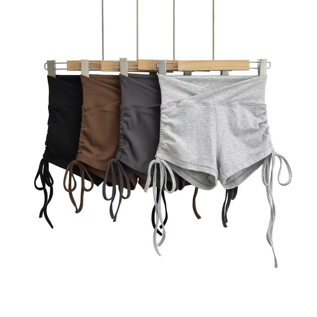 Dame Sporty Shorts med justerbar talje og raffinerede flæser Stilla