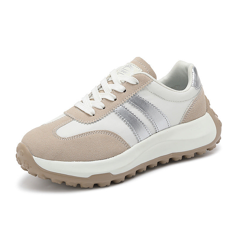 Dame nan retroorienteret city-sneaker med groft sål, polstret komfort fodseng og ruskindsdetalje Skovae