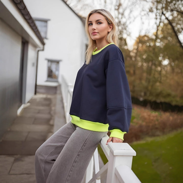 Kvinders afslappede sweatshirt med kontrasterende manchetter og moderne skæring Stilla