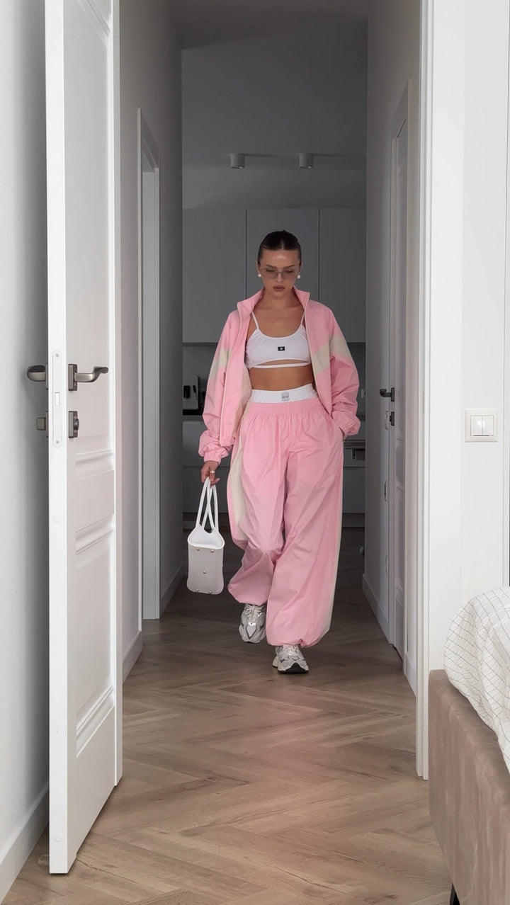 Kvinders sporty træningsdragt i et moderne look