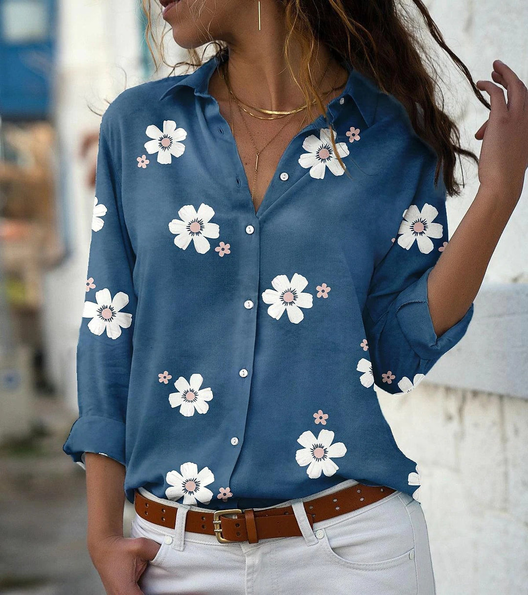 Damebluse med blomsterdesign og elegant krave Stilla
