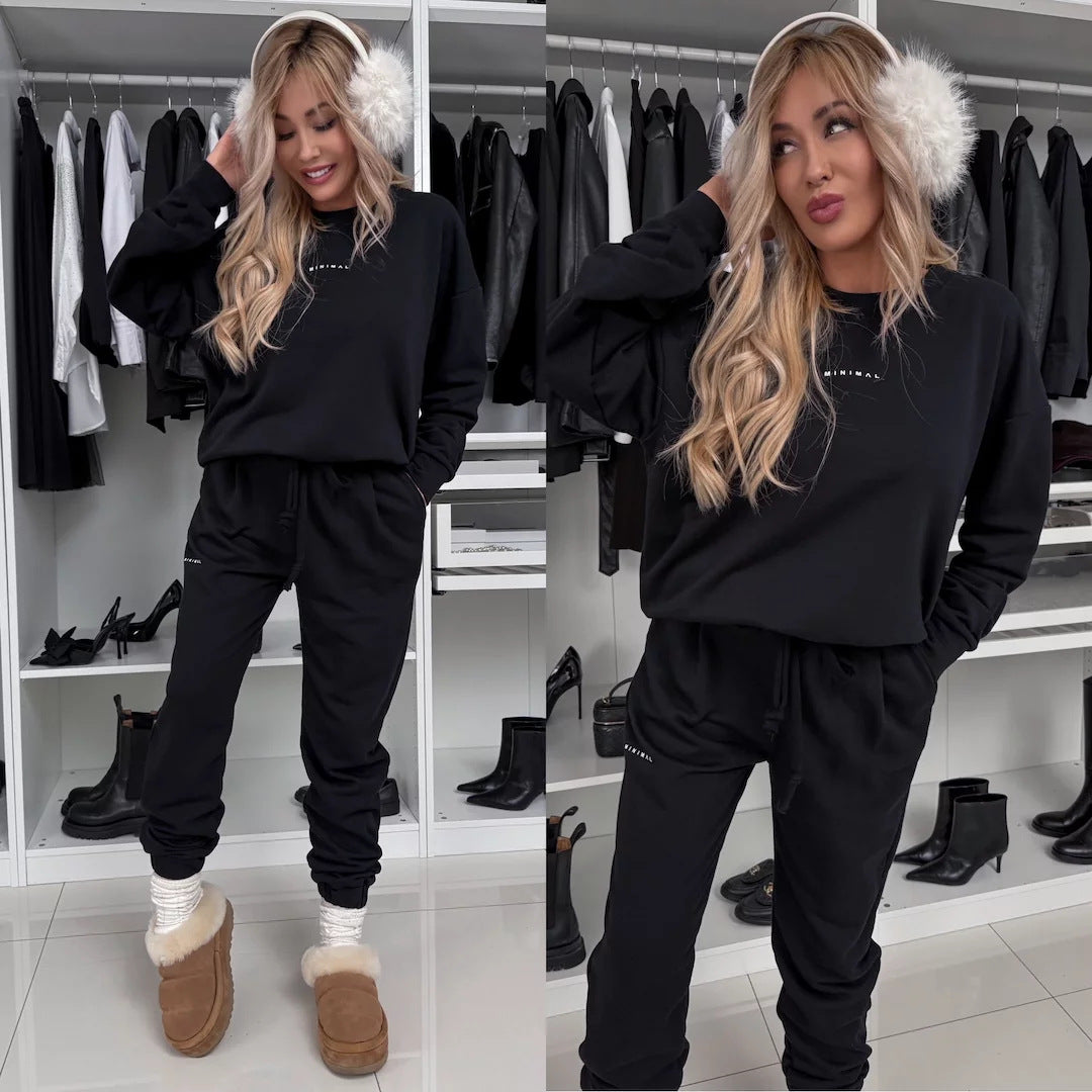 Kvindernes afslappede loungewear sæt med behagelig sweatshirt og hyggelige joggers Skovae