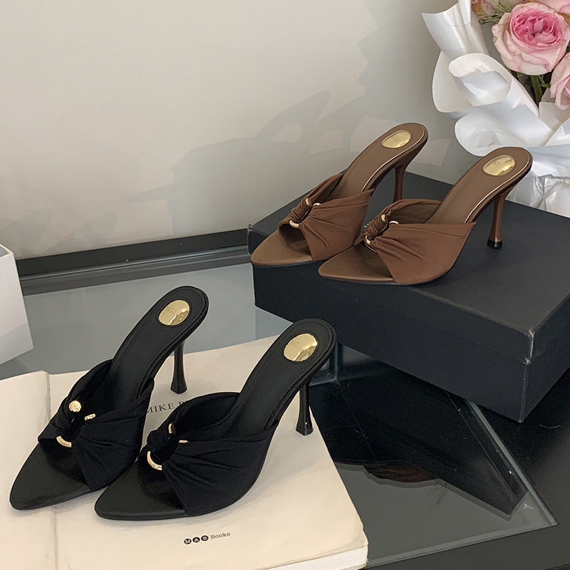 Dame Sling-Pumps med justerbar rem og elegant knude-design Stilla