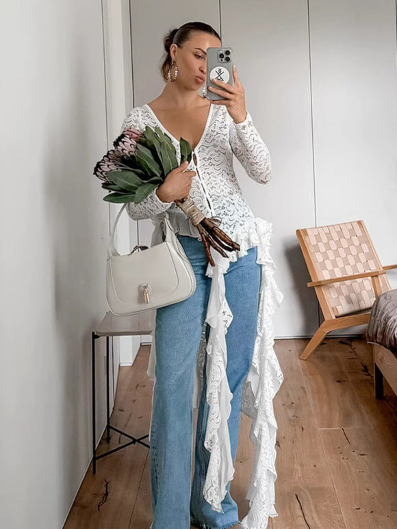 Dame chiffon-bluse med romantiske flæsedetaljer og elegant knapdesign Stilla