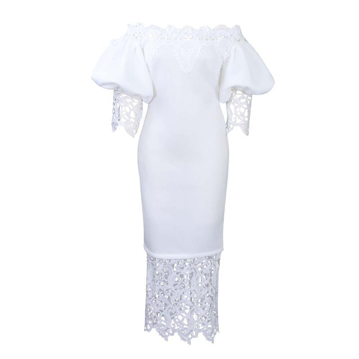Dame figurtilpasset kjole med Off-Shoulder design og blonde ved kanten Stilla
