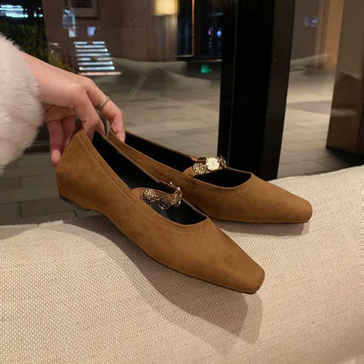 Dame elegante firkantede tå slippers med dekorativ kæde detalje Stilla