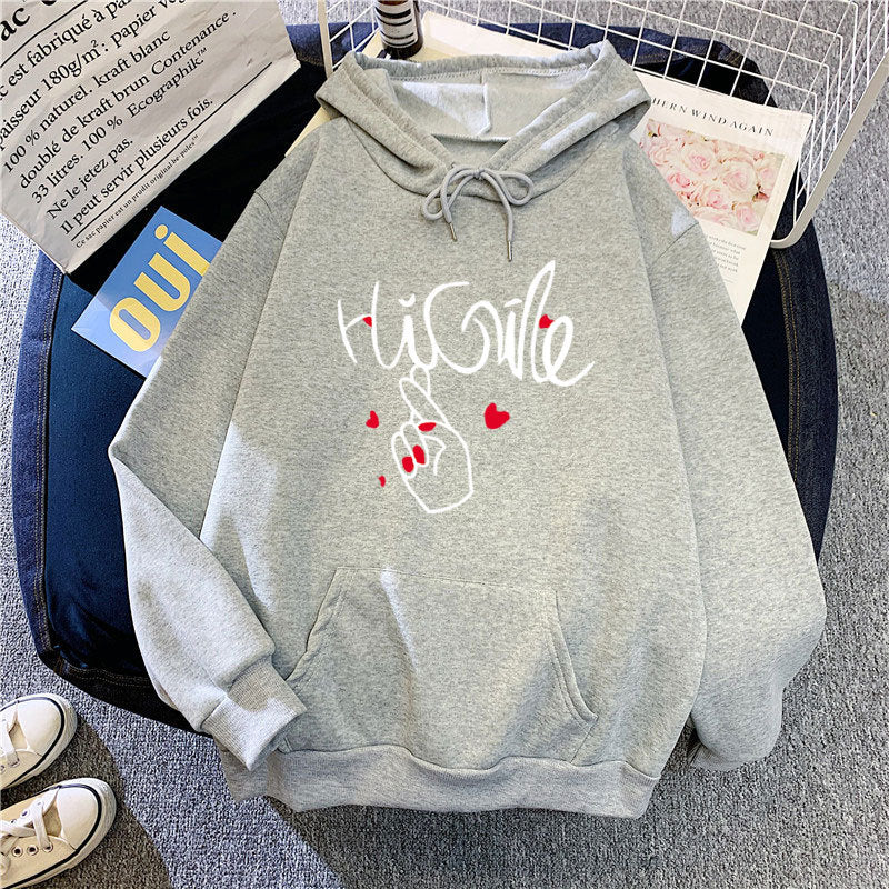 Dame hoodie med kreativt grafisk design Skovae