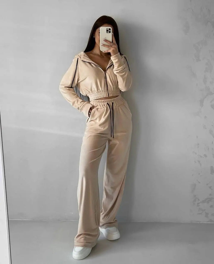 Kvinders afslappede fleece sæt med cropped top og brede bukser