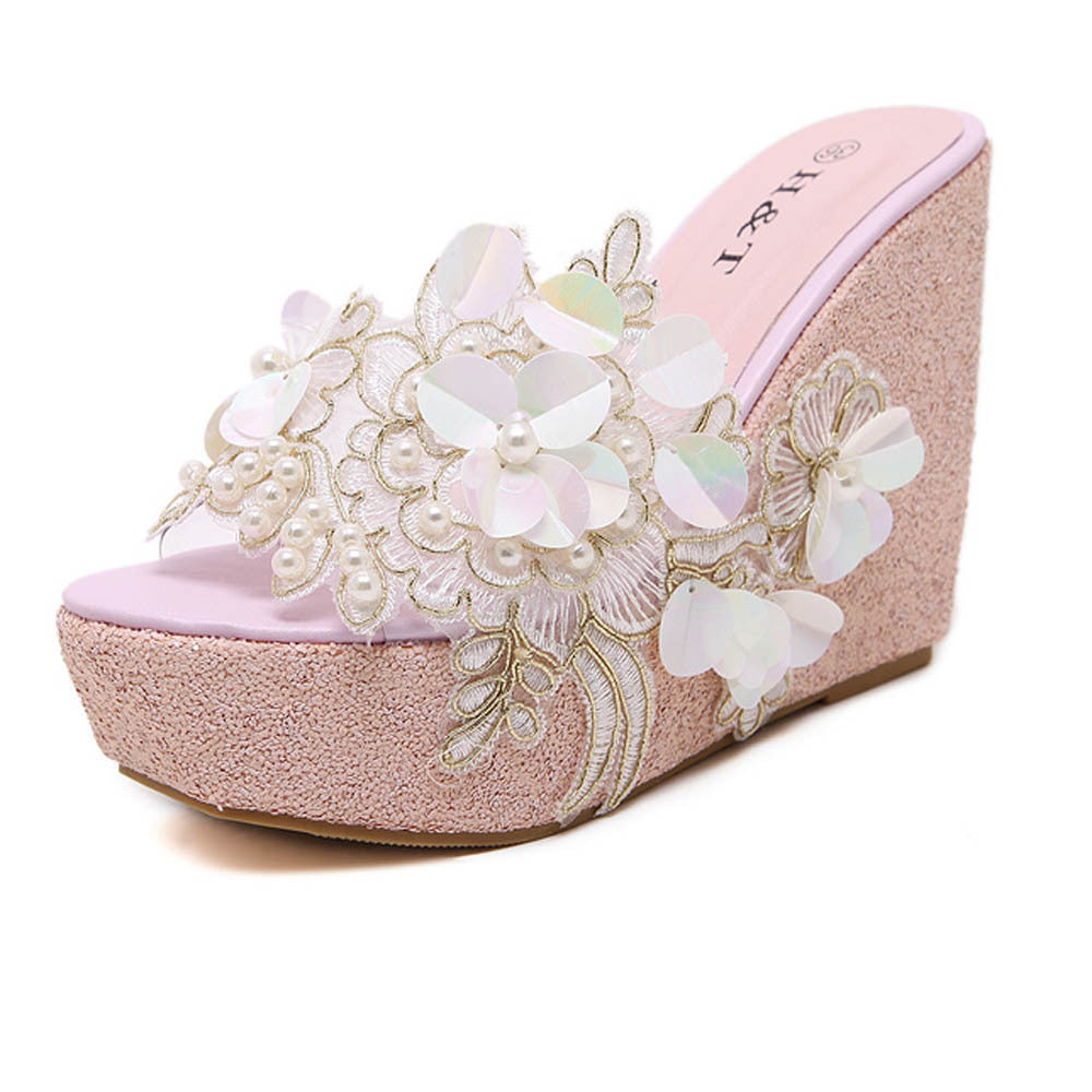 Dame Wedge-sandaler med blomstrede accenter og skinnende remdesign Stilla