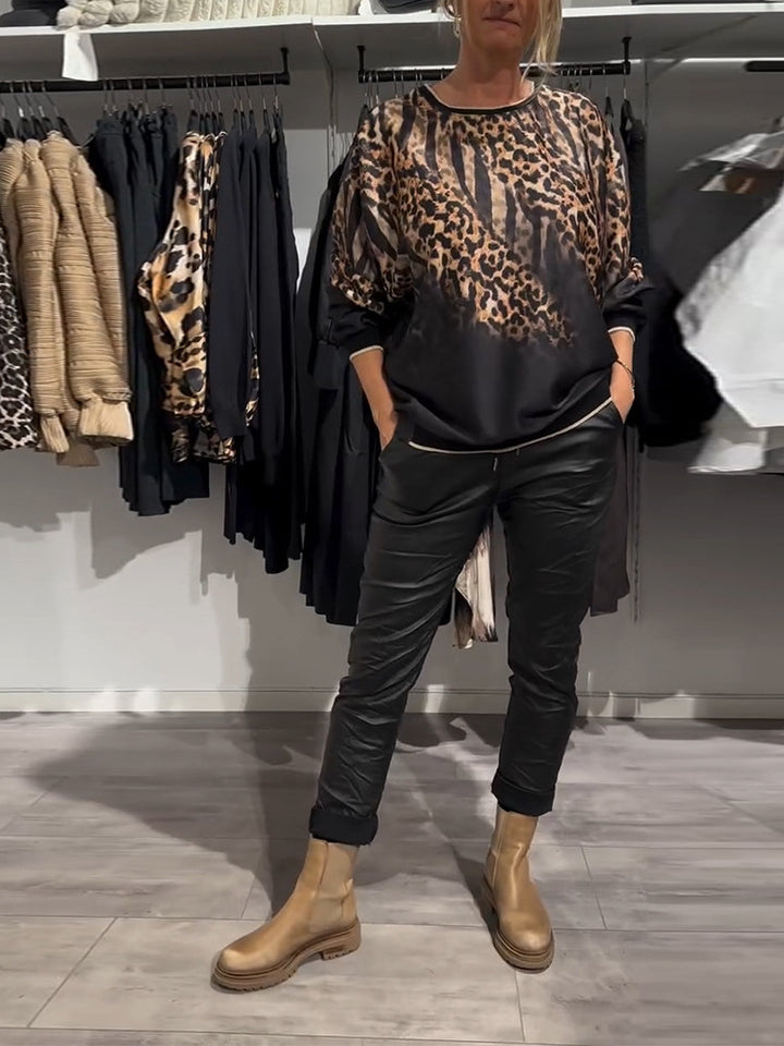 Dame top med moderigtige leopardmønster og dekorative ærmer Stilla