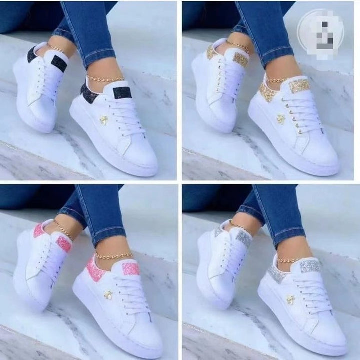 Dame mode sneakers med glitrende accenter og åndbart overmateriale Stilla