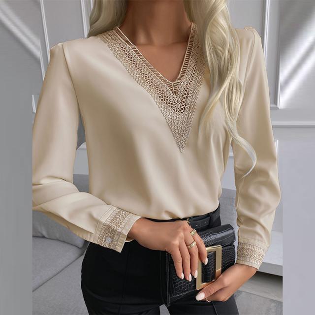 Damebluse med elegant blonde og V-udskæring Stilla